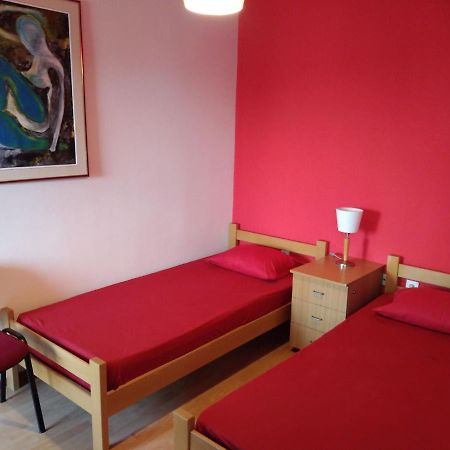Skopje City Center Red Apartment Exterior foto