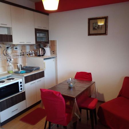 Skopje City Center Red Apartment Exterior foto