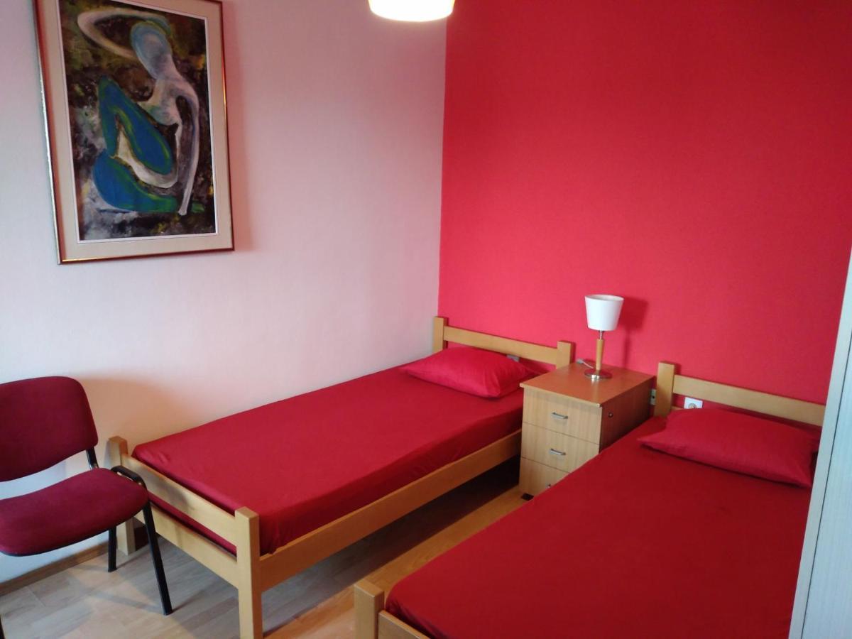 Skopje City Center Red Apartment Exterior foto