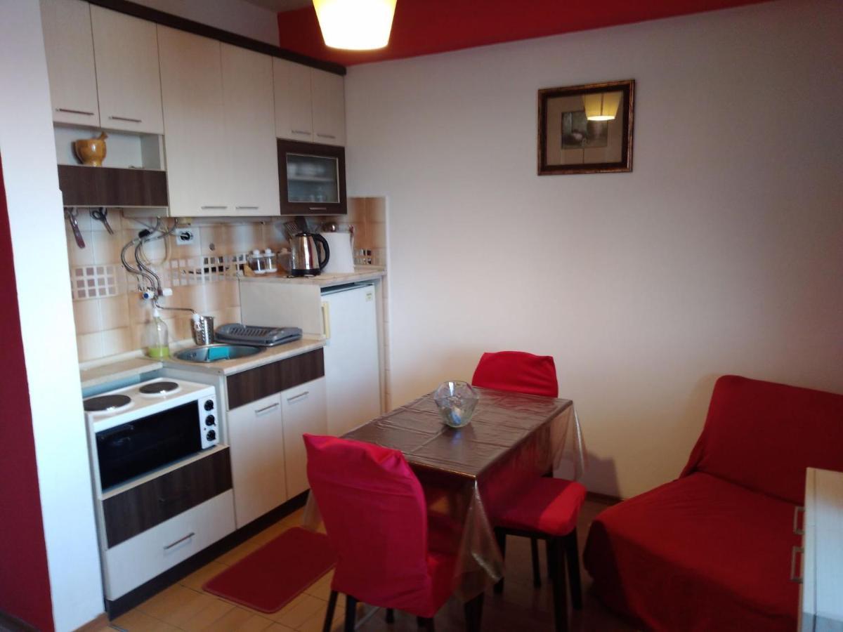 Skopje City Center Red Apartment Exterior foto