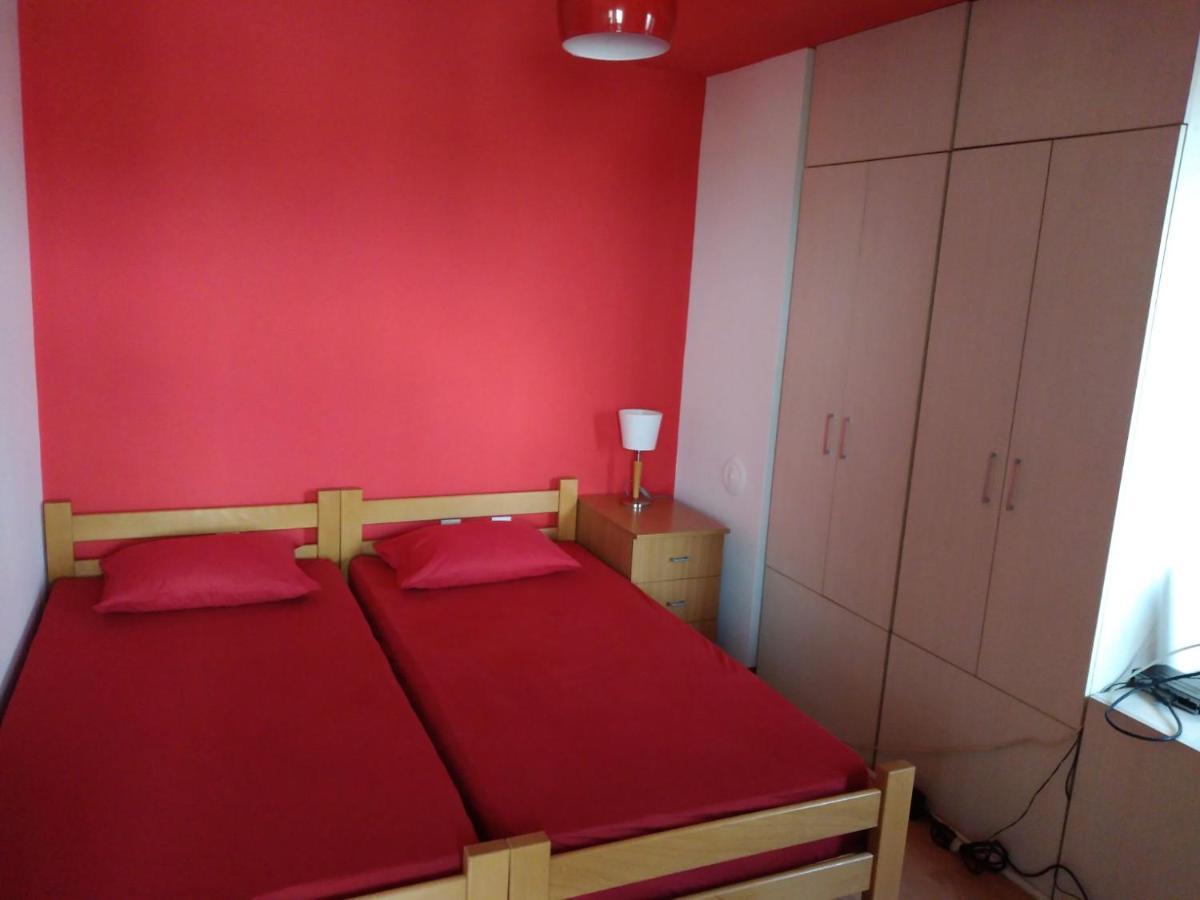 Skopje City Center Red Apartment Exterior foto