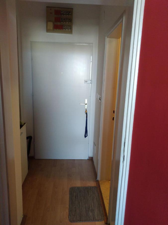 Skopje City Center Red Apartment Exterior foto