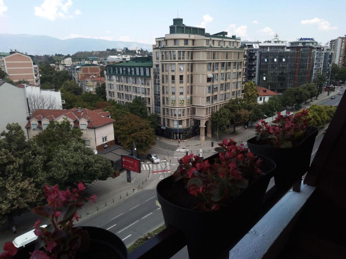 Skopje City Center Red Apartment Exterior foto