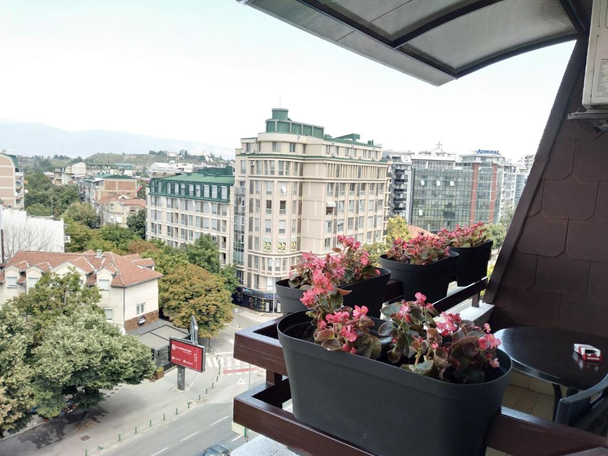 Skopje City Center Red Apartment Exterior foto