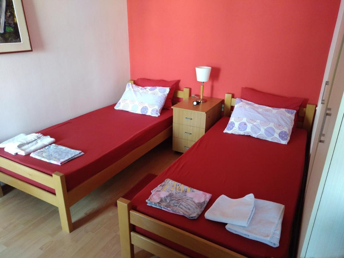 Skopje City Center Red Apartment Exterior foto