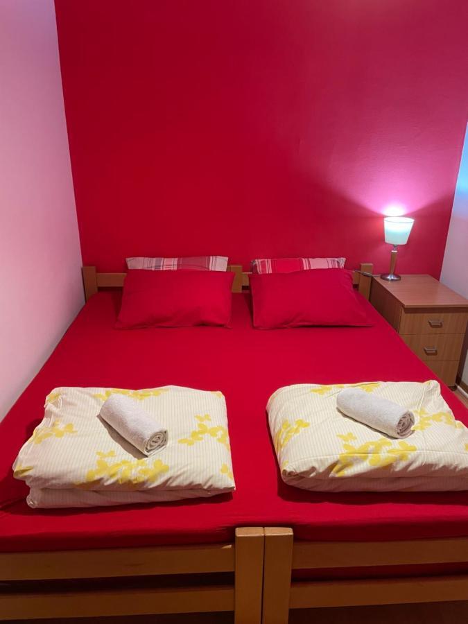 Skopje City Center Red Apartment Exterior foto