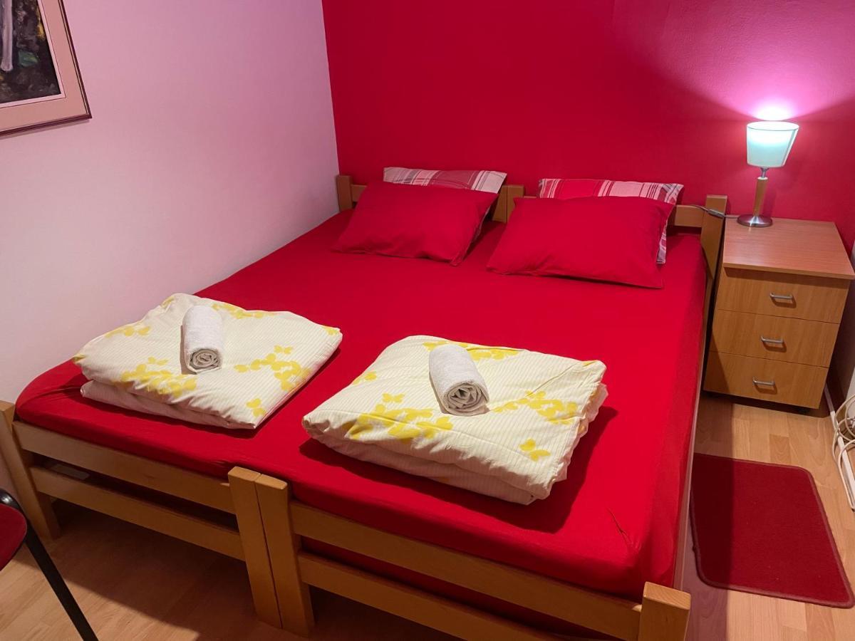 Skopje City Center Red Apartment Exterior foto